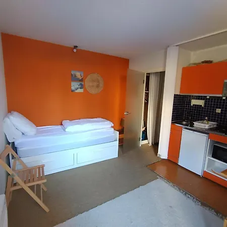 Apartment Pour 2 Pers A - Proximite Pistes Et Commerces - Parking Inclus - Petit Budget - Fr-1-445-154 *